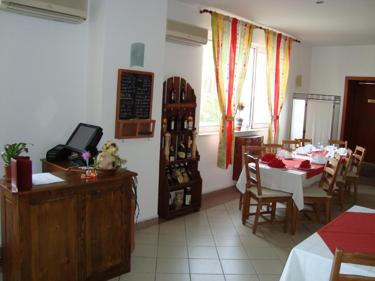 Vila Zoppas Inn Sinnicolau Mare Экстерьер фото