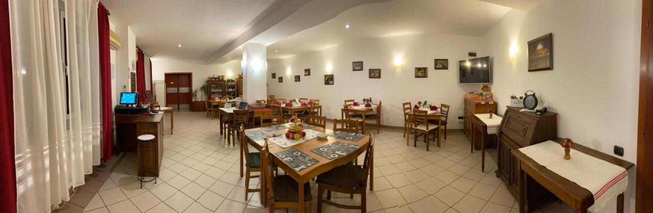 Vila Zoppas Inn Sinnicolau Mare Экстерьер фото